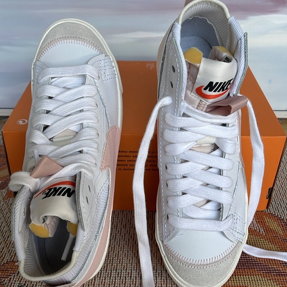 Nike WMNS BLAZER MID '77 JUMBO
WHITE/ATMOSPHERE-PINK
OXFORD-SAIL-SUMMIT
WHITE - Picture 14 of 16